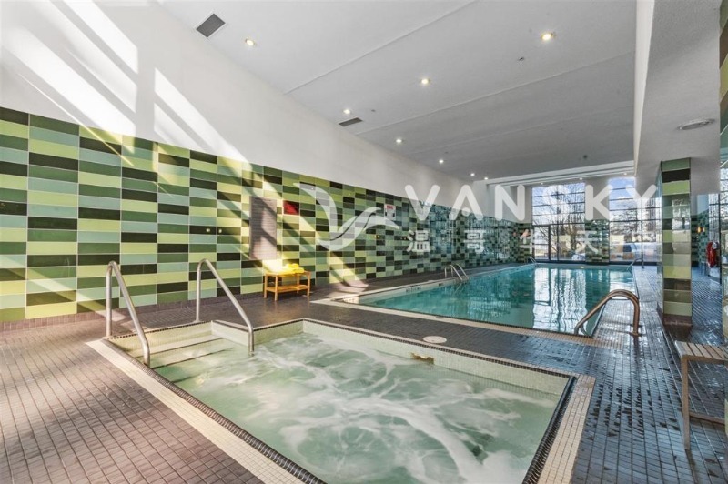 251003115200_33 smithe - pool hot tub.jpeg